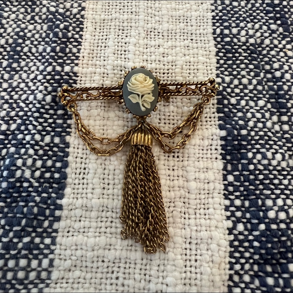 Estate Vintage Rose Cameo Brooch Pendant with Tassel